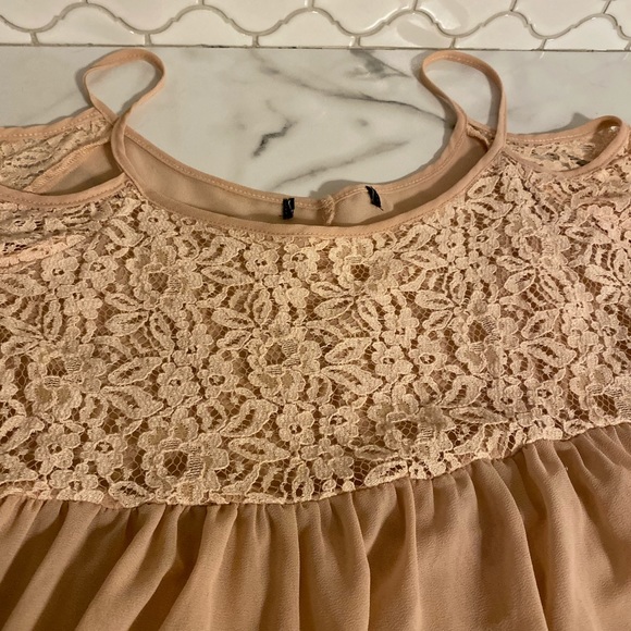 Adorable champagne coloured top - Picture 2 of 3